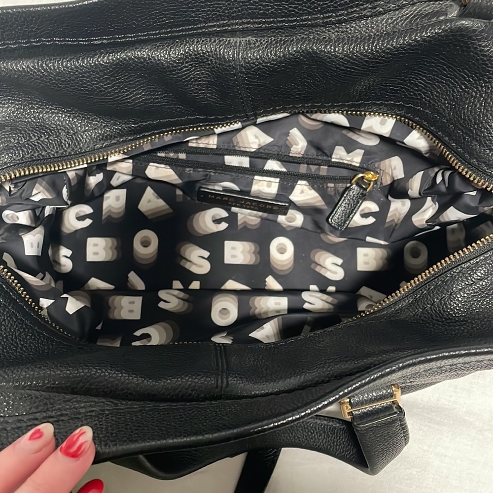 Marc Jacob’s Black crossbody medium purse - Picture 2 of 6